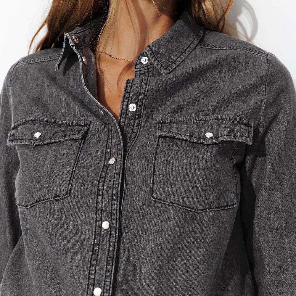 J. Crew denim Gray Button-Up Shirt size 00 ✨